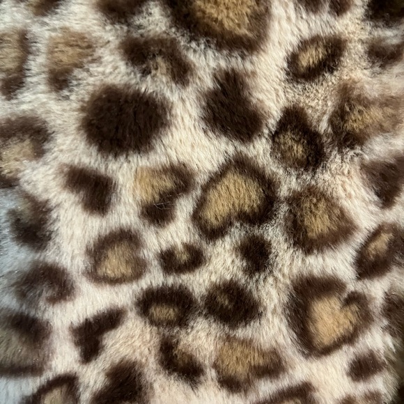 Rachel Zoe children’s fuzzy vest.  Size XS (4). - Picture 4 of 7